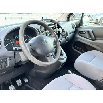 Peugeot Partner 2012,  1.6 diesel - Na sprzedaż za 15 800 zł - Pęcice - zdjęcie 9