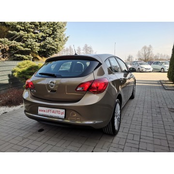 Opel Astra 2013,  1.6 benzyna - Na sprzedaż za 29 900 zł - Strzegom - zdjęcie 6