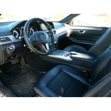 Mercedes - Benz E-klasa  Sedan/Limuzyna 2015,  2.0 benzyna, automat - Na sprzedaż za 59 900 zł - Goczałkowice-Zdrój - zdjęcie 4
