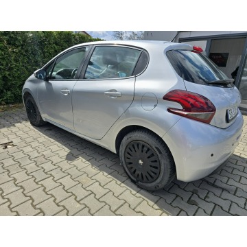 Peugeot 208  Hatchback 2015,  1.2 benzyna - Na sprzedaż za 15 500 zł - Bielsko-Biała - zdjęcie 9