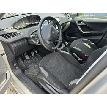 Peugeot 208  Hatchback 2015,  1.2 benzyna - Na sprzedaż za 15 500 zł - Bielsko-Biała - zdjęcie 2