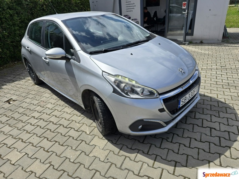 Peugeot 208  Hatchback 2015,  1.2 benzyna - Na sprzedaż za 15 500 zł - Bielsko-Biała
