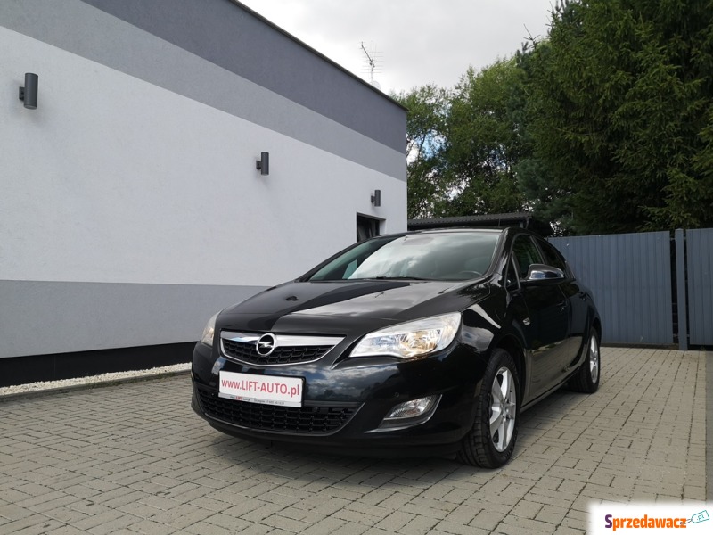 Opel Astra 2012,  1.4 benzyna - Na sprzedaż za 26 900 zł - Strzegom