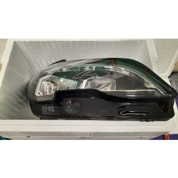 Polecam -lampa przednia prawa Peugeot 5008  2016-21 - Lampy przednie - Gdańsk - zdjęcie 2