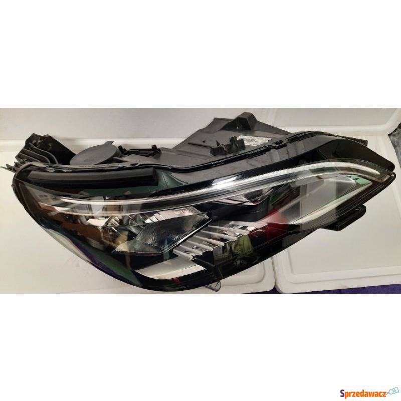 Polecam -lampa przednia prawa Peugeot 5008  2016-21 - Lampy przednie - Gdańsk