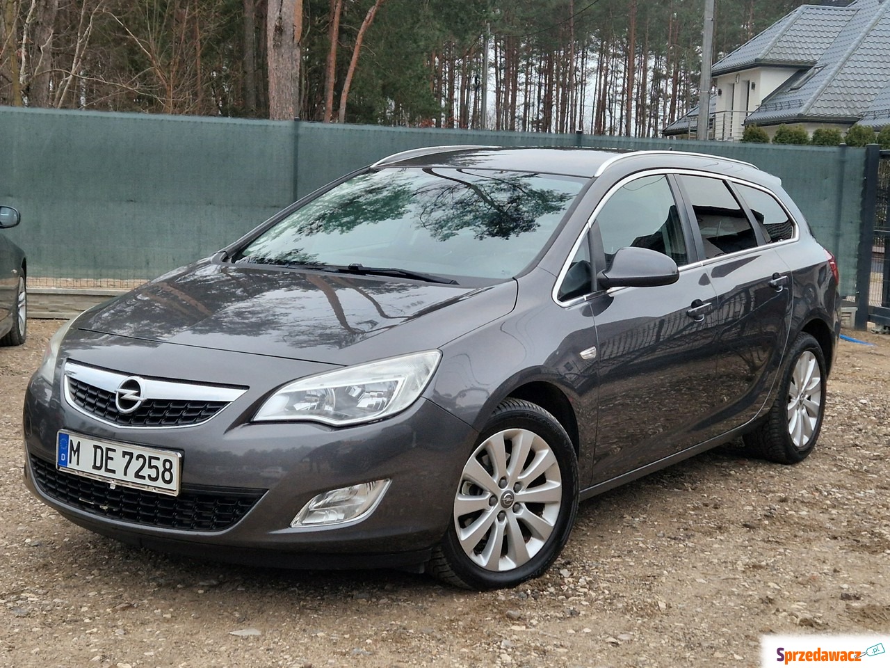 Opel Astra - 2011