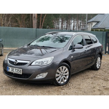 Opel Astra - 2011