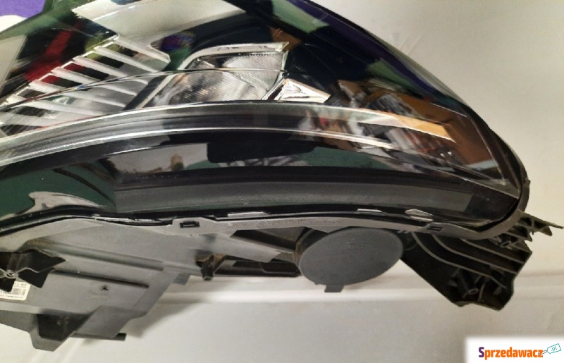 Polecam -Lampa przednia prawa Peugeot 3oo8 i5oo8... - Lampy przednie - Łódź