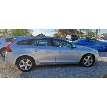 Volvo V60 2011,  1.6 diesel - Na sprzedaż za 27 900 zł - Płock - zdjęcie 8