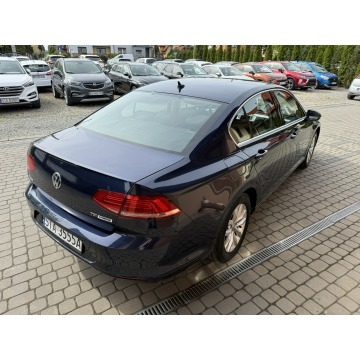 Volkswagen Passat  Sedan/Limuzyna 2017,  1.8 benzyna - Na sprzedaż za 41 900 zł - Orzech - zdjęcie 6