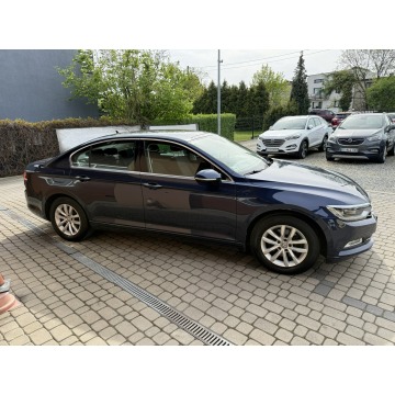 Volkswagen Passat  Sedan/Limuzyna 2017,  1.8 benzyna - Na sprzedaż za 41 900 zł - Orzech - zdjęcie 5