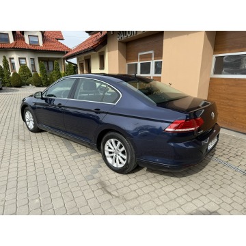Volkswagen Passat  Sedan/Limuzyna 2017,  1.8 benzyna - Na sprzedaż za 41 900 zł - Orzech - zdjęcie 10