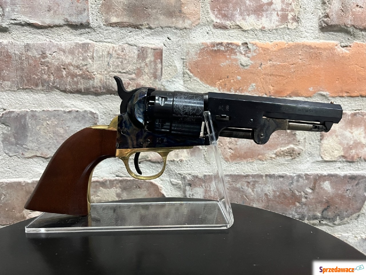 Rewolwer czarnoprochowy 1851 Colt...