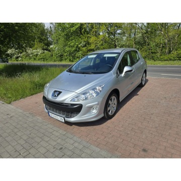 Peugeot 308 1,6 benzyna z niskim oryginalnym przebiegiem 110 tys km !!