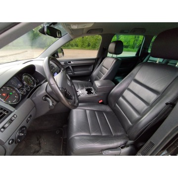 Volkswagen Touareg  SUV 2009,  2.5 diesel, automat - Na sprzedaż za 29 900 zł - Wałbrzych - zdjęcie 9