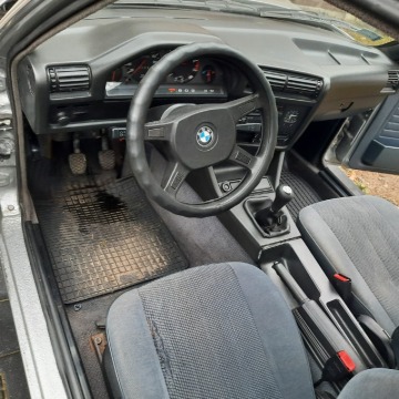 BMW Seria 3  Sedan/Limuzyna 1988,  1.8 benzyna - Na sprzedaż za 22 900 zł - Maków Mazowiecki - zdjęcie 13