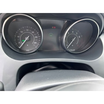 Jaguar E-PACE  SUV 2018,  2.0 benzyna, automat - Na sprzedaż za 29 900 zł - Margonin - zdjęcie 12