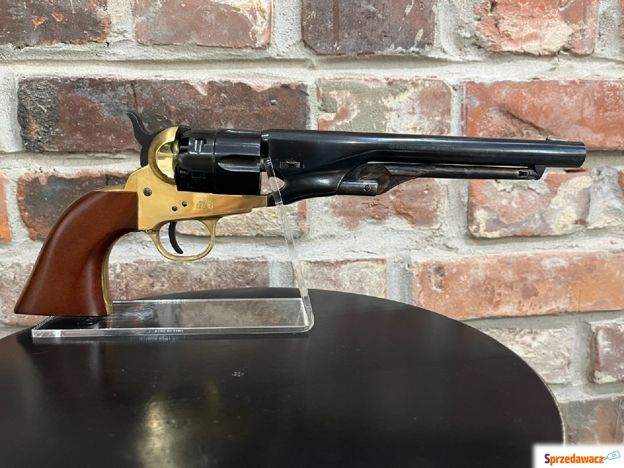 Rewolwer czarnoprochowy Colt 1862...