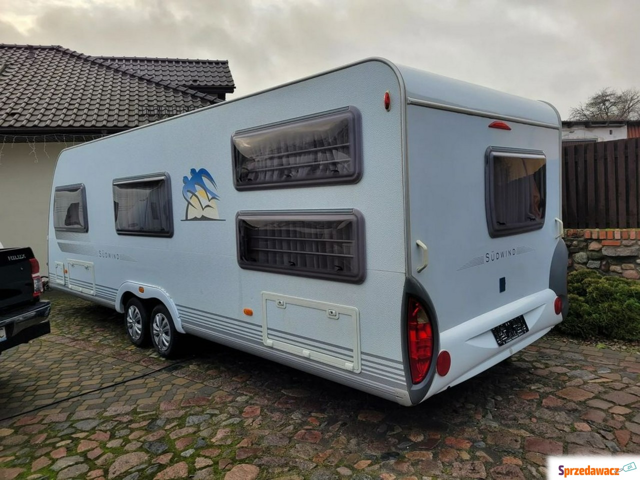 Knaus 650 Sudwind - łóżka pięt...