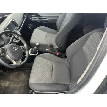 Toyota Yaris  Hatchback 2016,  1.3 benzyna - Na sprzedaż za 13 900 zł - Zagórów - zdjęcie 7