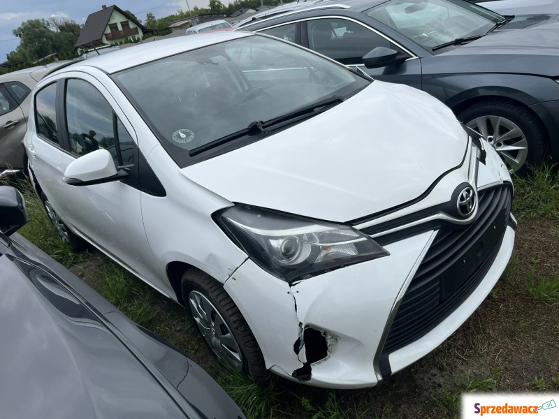 Toyota Yaris  Hatchback 2016,  1.3 benzyna - Na sprzedaż za 13 900 zł - Zagórów