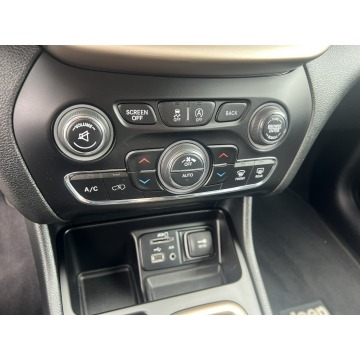 Jeep Cherokee  SUV 2015,  2.0 diesel - Na sprzedaż za 43 999 zł - Gostyń - zdjęcie 12