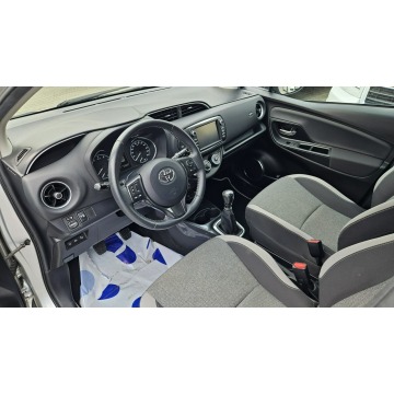 Toyota Yaris  Hatchback 2019,  1.5 benzyna - Na sprzedaż za 49 900 zł - Warszawa - zdjęcie 4