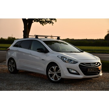 Hyundai i30  Hatchback 2014,  1.6 benzyna - Na sprzedaż za 26 999 zł - Nowe Sójki - zdjęcie 2