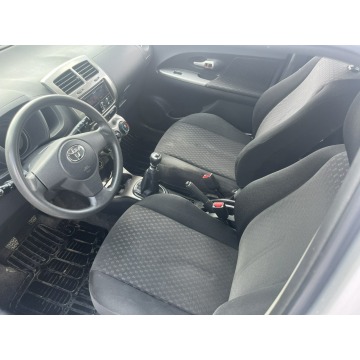 Toyota Urban Cruiser  Hatchback 2013,  1.3 benzyna - Na sprzedaż za 10 000,00 zł - Zagórów - zdjęcie 8