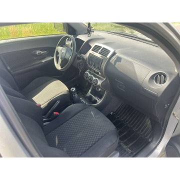 Toyota Urban Cruiser  Hatchback 2013,  1.3 benzyna - Na sprzedaż za 10 000,00 zł - Zagórów - zdjęcie 12