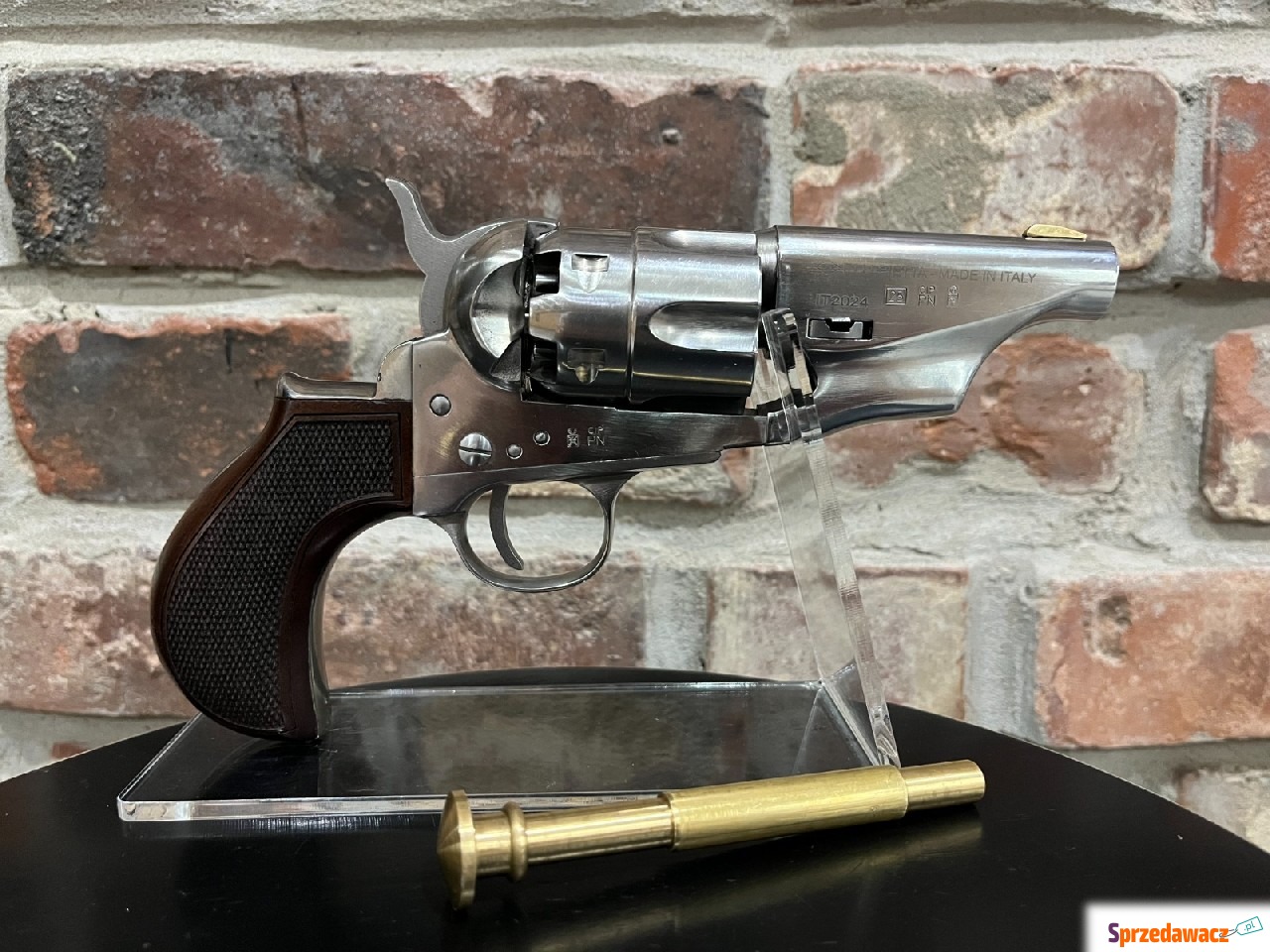 Rewolwer czarnoprochowy 1862 Colt...