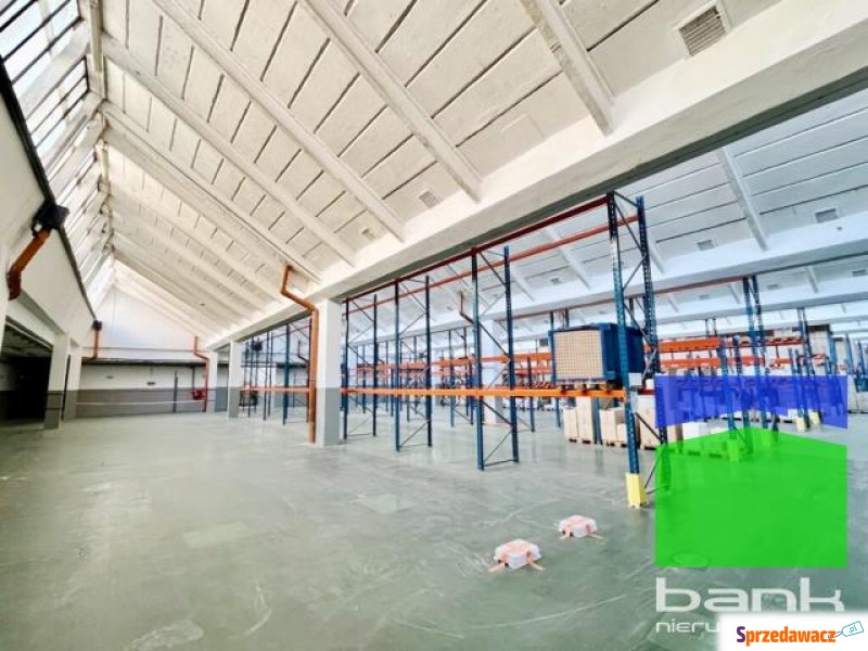 Górna - hala na parterze 3080 m2...