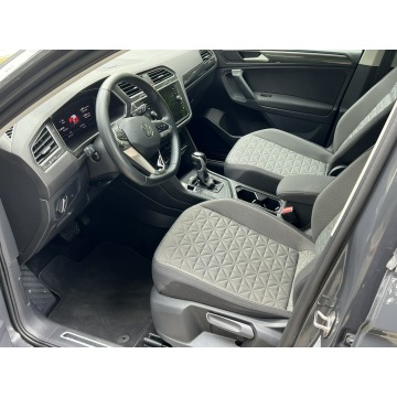 Volkswagen Tiguan  SUV 2023,  1.4 hybryda, automat - Na sprzedaż za 119 999 zł - Gostyń - zdjęcie 11