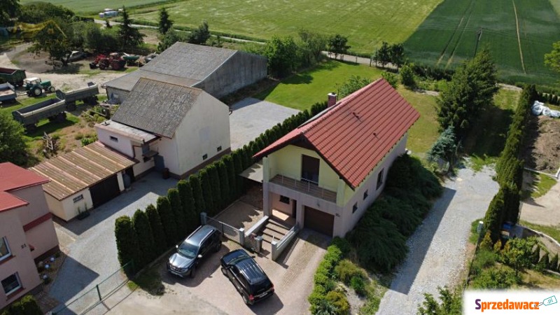 Sprzedam dom Bożanów -  wolnostojący dwupiętrowy,  pow.  125 m2,  działka:   700 m2