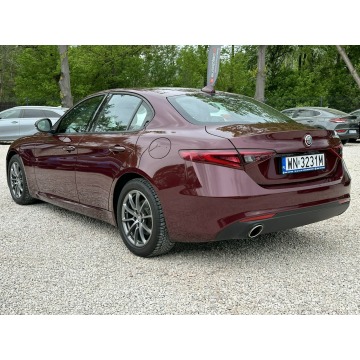 Alfa Romeo Giulia  Sedan/Limuzyna 2019,  2.0 benzyna, automat - Na sprzedaż za 89 800 zł - Pęcice - zdjęcie 5