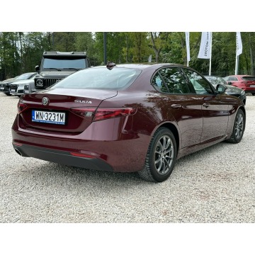Alfa Romeo Giulia  Sedan/Limuzyna 2019,  2.0 benzyna, automat - Na sprzedaż za 89 800 zł - Pęcice - zdjęcie 7