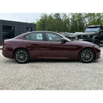 Alfa Romeo Giulia  Sedan/Limuzyna 2019,  2.0 benzyna, automat - Na sprzedaż za 89 800 zł - Pęcice - zdjęcie 8