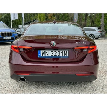 Alfa Romeo Giulia  Sedan/Limuzyna 2019,  2.0 benzyna, automat - Na sprzedaż za 89 800 zł - Pęcice - zdjęcie 6