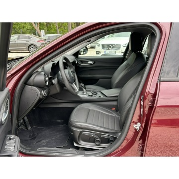Alfa Romeo Giulia  Sedan/Limuzyna 2019,  2.0 benzyna, automat - Na sprzedaż za 89 800 zł - Pęcice - zdjęcie 11