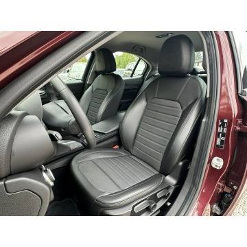 Alfa Romeo Giulia  Sedan/Limuzyna 2019,  2.0 benzyna, automat - Na sprzedaż za 89 800 zł - Pęcice - zdjęcie 12