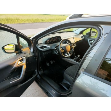 Peugeot 2008  Hatchback 2018,  1.6 diesel - Na sprzedaż za 38 900 zł - Burzenin - zdjęcie 9