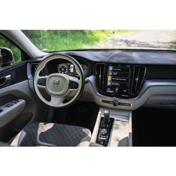 Volvo XC60  SUV 2019,  2.0 diesel, automat - Na sprzedaż za 114 999 zł - Katowice - zdjęcie 3