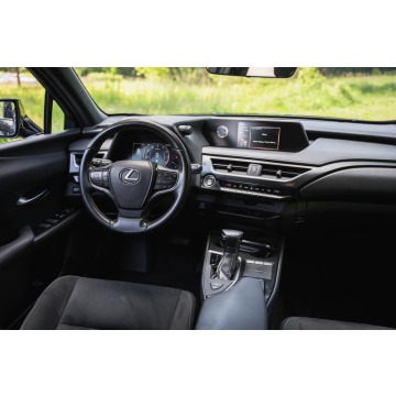 Lexus   SUV 2019,  2.0 benzyna, automat - Na sprzedaż za 86 999 zł - Katowice - zdjęcie 3