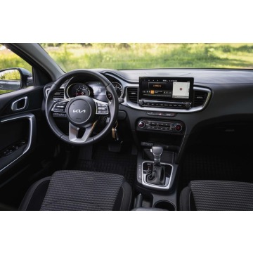 Kia   Hatchback 2025,  1.5 benzyna, automat - Na sprzedaż za 89 999 zł - Łódź - zdjęcie 3