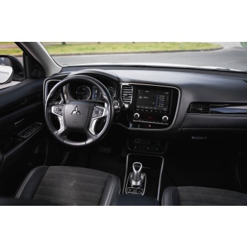 Mitsubishi Outlander  SUV 2020,  2.4 benzyna, automat - Na sprzedaż za 89 999 zł - Piaseczno - zdjęcie 3