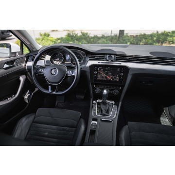 Volkswagen Passat  Liftback 2019,  2.0 benzyna, automat - Na sprzedaż za 69 999 zł - Zabrze - zdjęcie 3