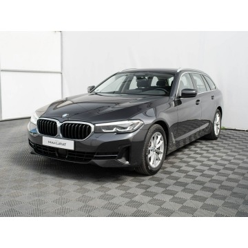 BMW Seria 5  Kombi 2022,  2.0 benzyna, automat - Na sprzedaż za 129 840 zł - Gdańsk - zdjęcie 2