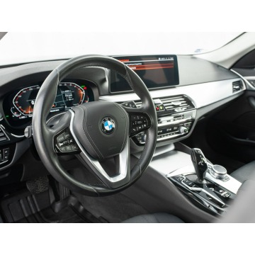 BMW Seria 5  Kombi 2022,  2.0 benzyna, automat - Na sprzedaż za 129 840 zł - Gdańsk - zdjęcie 6
