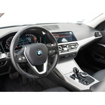 BMW Seria 3  Kombi 2021,  2.0 benzyna, automat - Na sprzedaż za 88 840 zł - Gdynia - zdjęcie 6