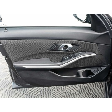 BMW Seria 3  Kombi 2021,  2.0 benzyna, automat - Na sprzedaż za 88 840 zł - Gdynia - zdjęcie 9